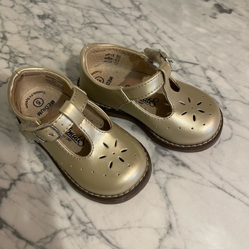 Excellent condition Footmates shoes size 5 toddler/walker.